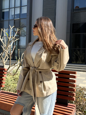 Trench jacket in sand